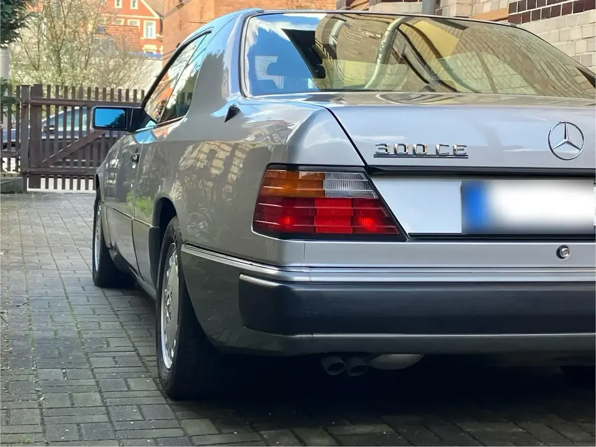 Second-hand Mercedes E300 180 CP (132 kW) 1990 Argintiu Coupe