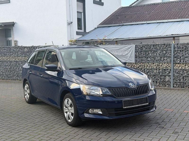 Blau Gebraucht 2017 Skoda Fabia Kleinwagen | 5.999 € (Superpreis) - Bild 1/4