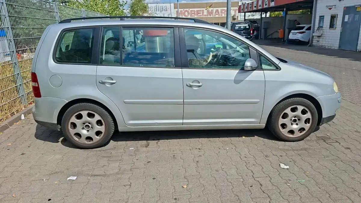 Gebraucht VW Touran 105 PS (77 kW) 2004 Silber Van / Kleinbus