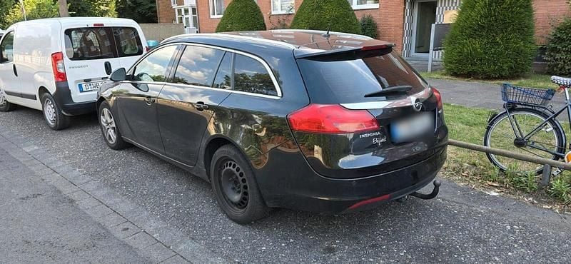 Gebraucht Opel Insignia 130 PS (95 kW) 2012 Schwarz Kombi