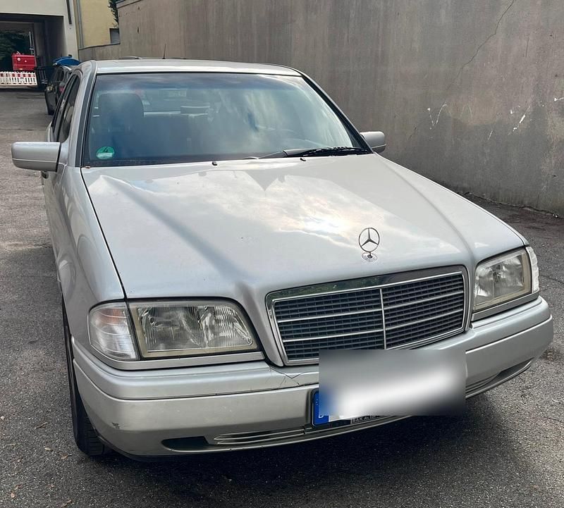 Silber Gebraucht 1997 Mercedes C180 Limousine | 1.700 € (Superpreis) - Bild 1/4