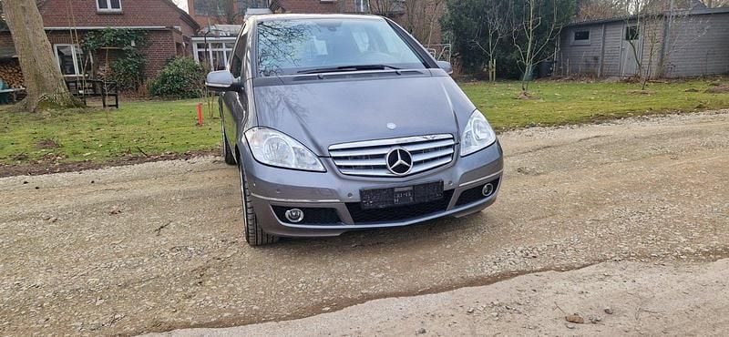 Gebraucht Mercedes A200 140 PS (102 kW) 2012 Grau Kleinwagen
