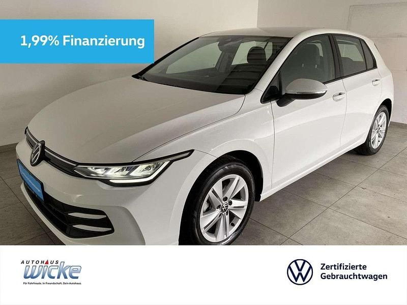 Weiß Gebraucht 2024 VW Golf VIII Life Limousine | 22.490 € (Guter Preis) - Bild 1/4