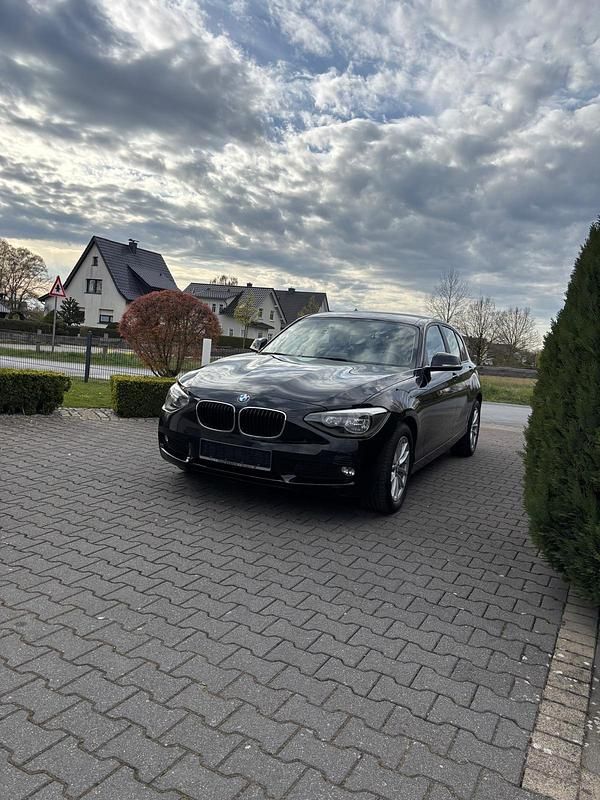 Gebraucht BMW 116 109 PS (80 kW) 2015 Schwarz Kleinwagen