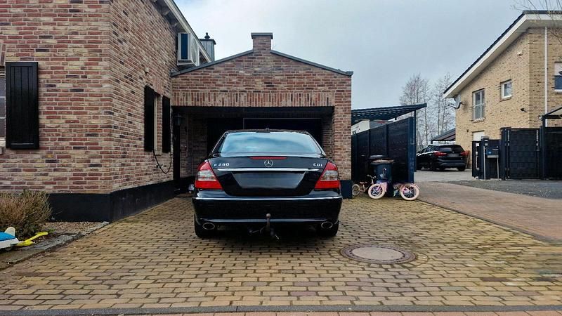Gebraucht Mercedes E280 190 PS (139 kW) 2007 Schwarz Limousine