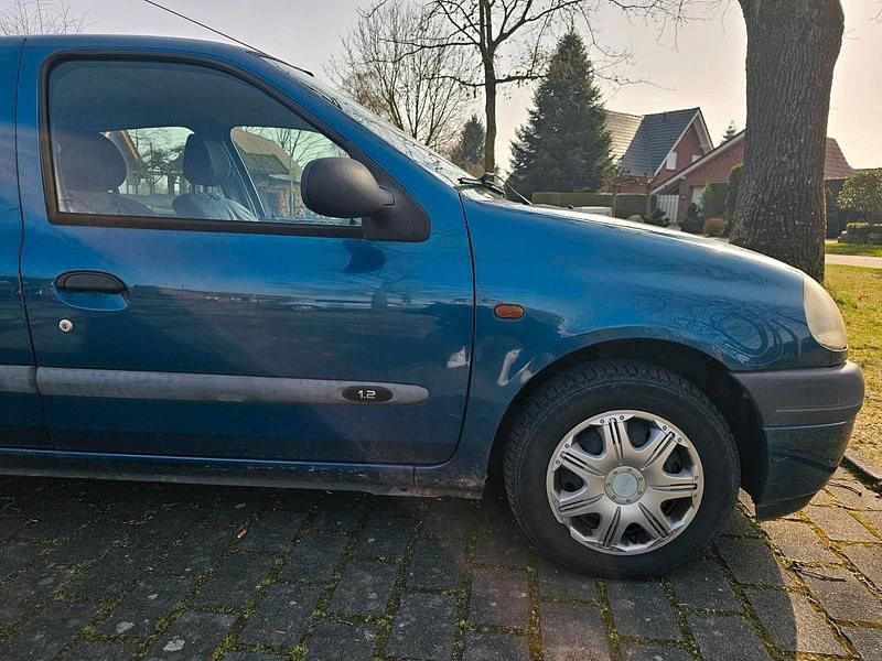 Gebraucht Renault Clio II 58 PS (42 kW) 2000 Blau Kleinwagen