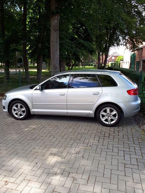 Gebraucht Audi A3 Attraction 105 PS (77 kW) 2010 Silber Limousine