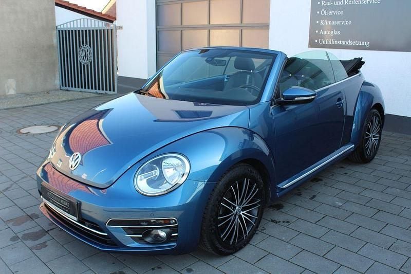 Gebraucht VW Beetle Cabriolet Design 105 PS (77 kW) 2018 Blau Cabrio