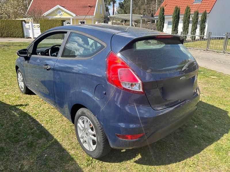 Używany Ford Fiesta SYNC Edition 60 KM (44 kW) 2015 Niebieski Hatchback