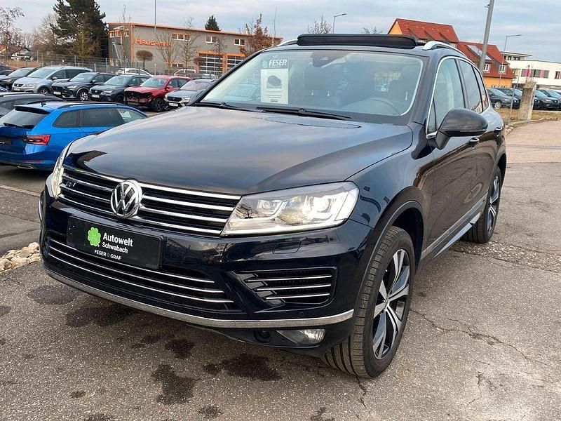 Gebraucht VW Touareg Executive 262 PS (192 kW) 2017 Deep black perleffekt SUV