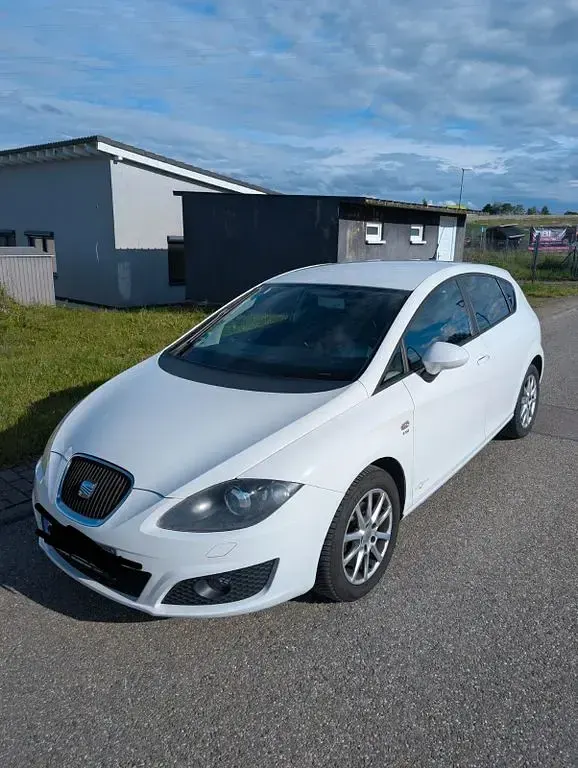 Gebraucht Seat Leon 105 PS (77 kW) 2012 Weiß Limousine