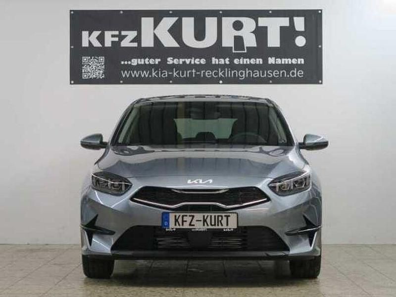 Neu Kia Ceed Style 140 PS (102 kW) 2025 Silber Kleinwagen