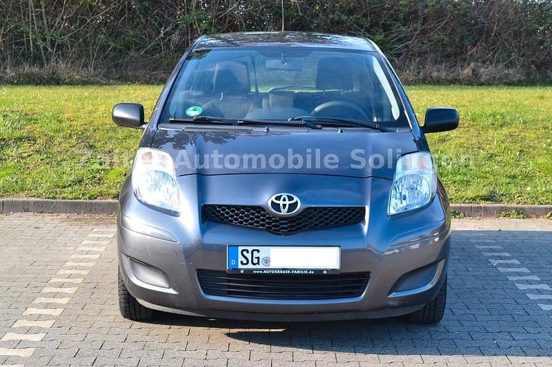 Gebraucht Toyota Yaris Cool 69 PS (50 kW) 2009 Grau Kleinwagen