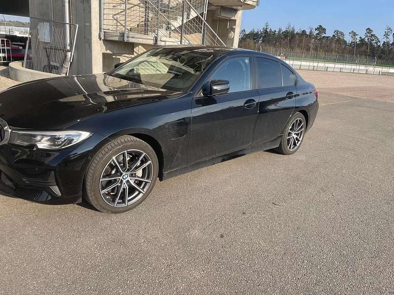 Gebraucht BMW 330e Advantage 296 PS (217 kW) 2020 Schwarz Limousine