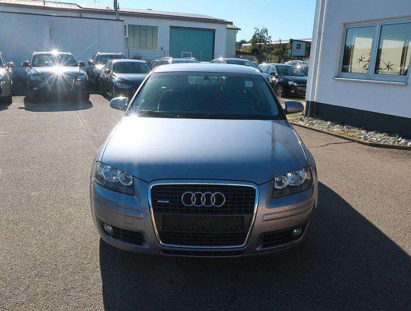 Silber Gebraucht 2005 Audi A3 Sportback Ambition Kleinwagen | 1.750 € (Guter Preis) - Bild 1/4