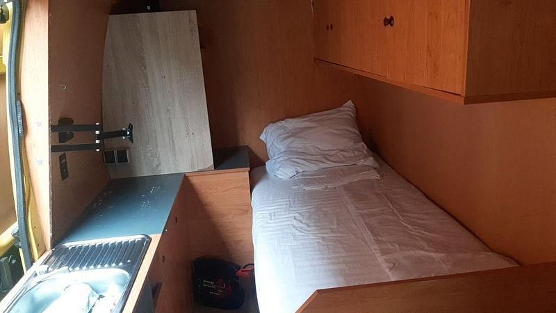 Schwarz Gebraucht 2015 Renault Master Van | 6.100 € (Teuer) - Bild 1/4