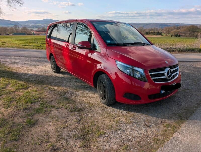 Rot Gebraucht 2018 Mercedes V220 Van / Kleinbus | 33.500 € (Superpreis) - Bild 1/4