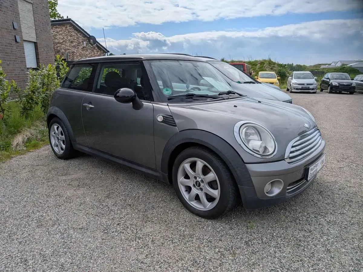 Gebraucht Mini Cooper 120 PS (88 kW) 2009 Dark silver metallic Kleinwagen