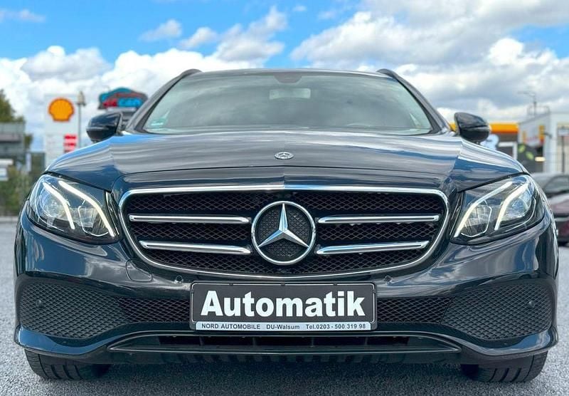 Schwarz Gebraucht 2018 Mercedes E200 Kombi | 20.990 € (Guter Preis) - Bild 1/4