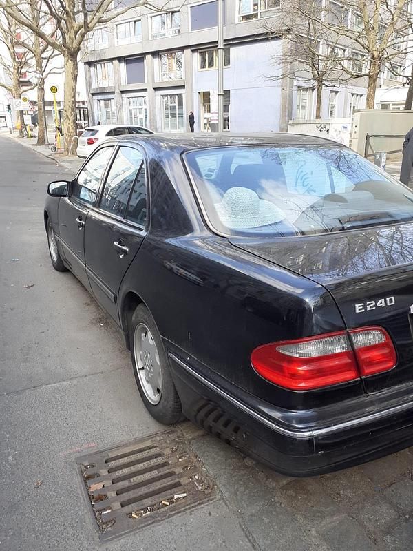 Gebraucht Mercedes E240 2001 Schwarz Limousine