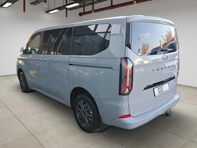 Neu Ford Tourneo Titanium 170 PS (125 kW) 2026 Grau Van / Kleinbus