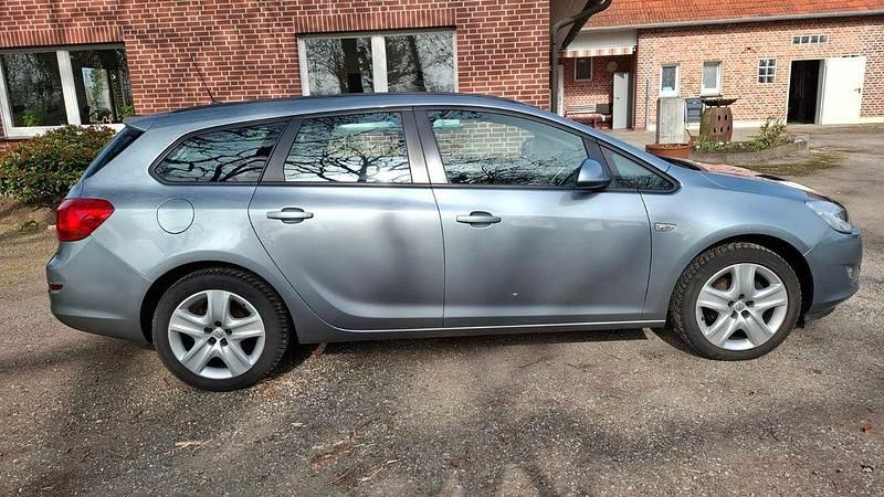 Gebraucht Opel Astra Selection 101 PS (74 kW) 2011 Grau Kombi