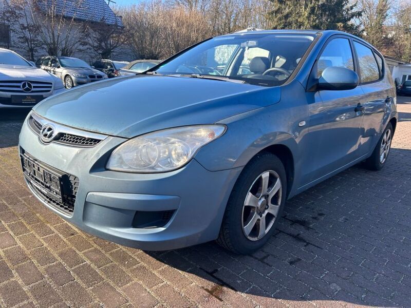 Blau Gebraucht 2009 Hyundai i30 Comfort Limousine | 1.990 € (Superpreis) - Bild 1/4
