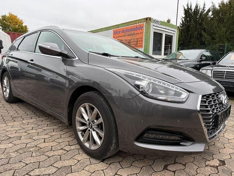 Gebraucht Hyundai i40 Space 136 PS (100 kW) 2019 Grau Limousine