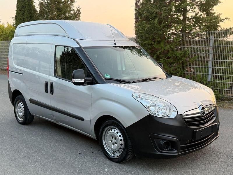 Gebraucht Opel Combo 105 PS (77 kW) 2015 Silber Van / Kleinbus