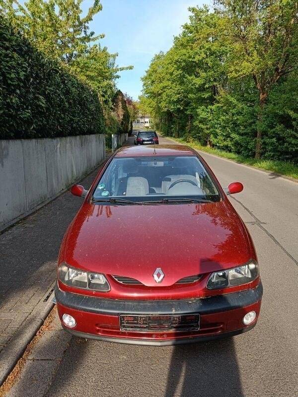 Rot Gebraucht 1998 Renault Laguna Limousine | 1.200 € - Bild 1/4