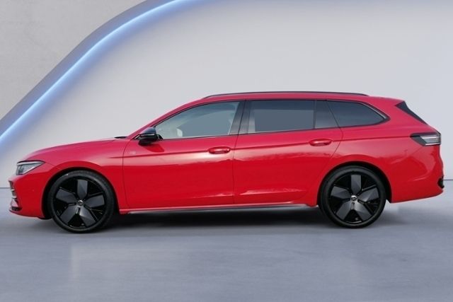 Gebraucht VW Passat R-line 193 PS (141 kW) 2024 Rot Kombi