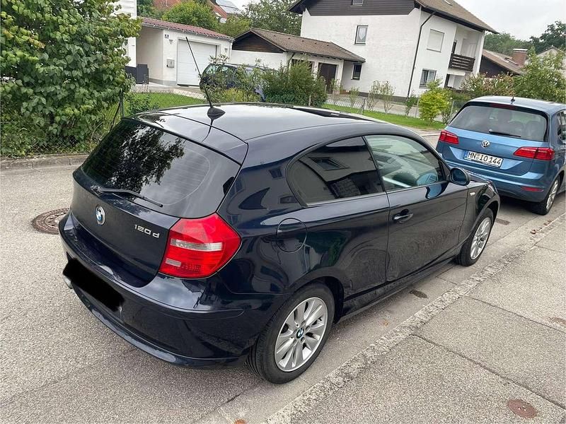 Blau Gebraucht 2007 BMW 120 Kleinwagen | 3.100 € (Guter Preis) - Bild 1/4