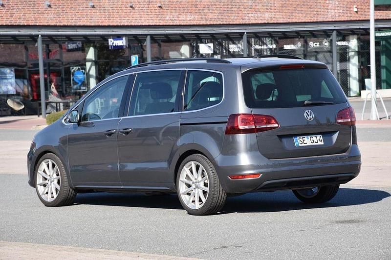 Grau Gebraucht 2017 VW Sharan Comfortline Van / Kleinbus | 15.100 € (Guter Preis) - Bild 1/4