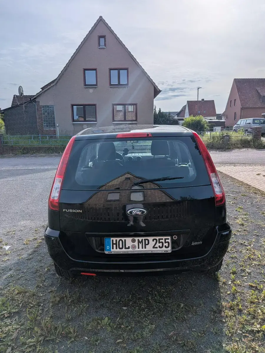 Gebraucht Ford Fusion 80 PS (58 kW) 2010 Schwarz Kleinwagen
