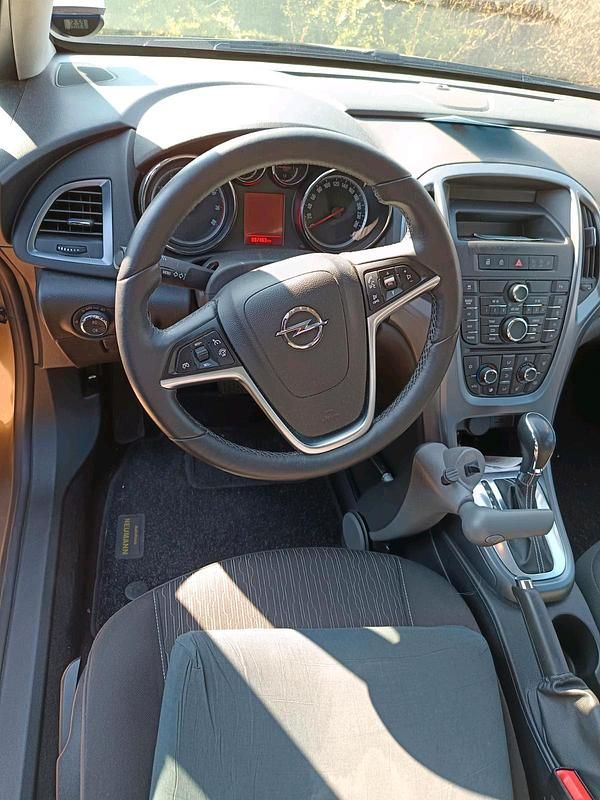 Gebraucht Opel Astra 105 PS (77 kW) 2012 Andere farben Kombi