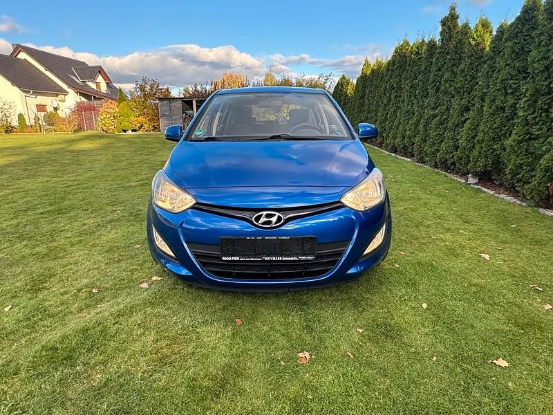 Blau Gebraucht 2013 Hyundai i20 Kleinwagen | 4.650 € (Fairer Preis) - Bild 1/4