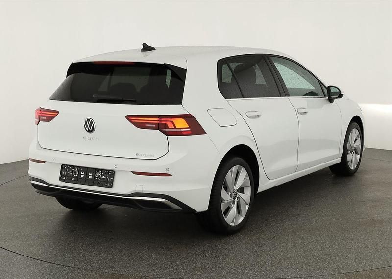 Neu VW Golf VIII Style 204 PS (150 kW) 2025 Pure white Limousine