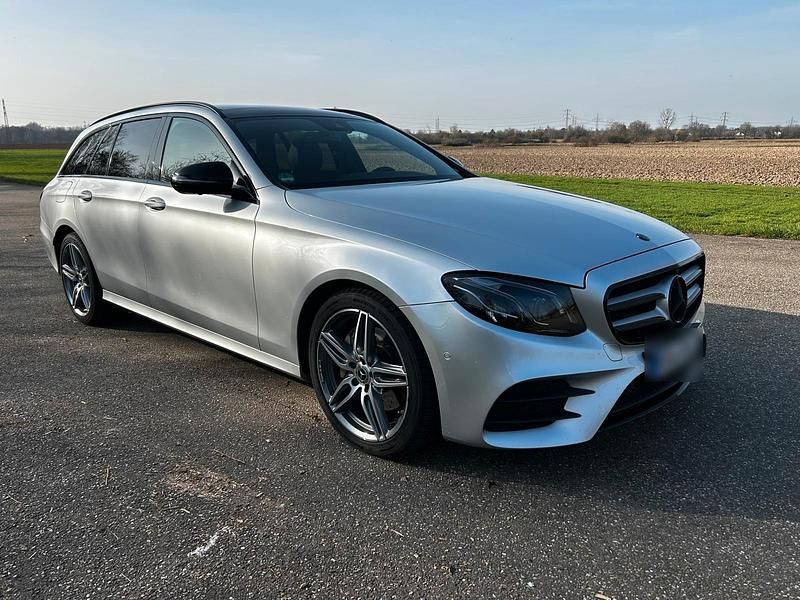 Gebraucht Mercedes E220 AMG 194 PS (142 kW) 2018 Silber Kombi