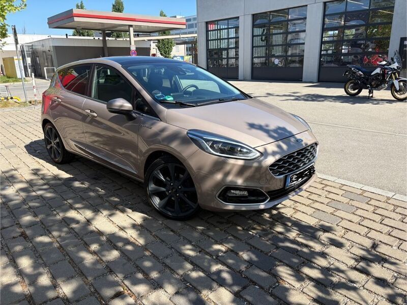 Grau Gebraucht 2018 Ford Fiesta Vignale Kleinwagen | 13.750 € (Etwas zu teuer) - Bild 1/4