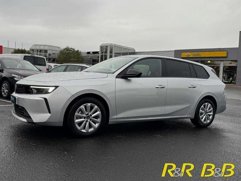 Gebraucht Opel Astra Enjoy 110 PS (80 kW) 2024 /typ aussenverkleidung metall Kombi