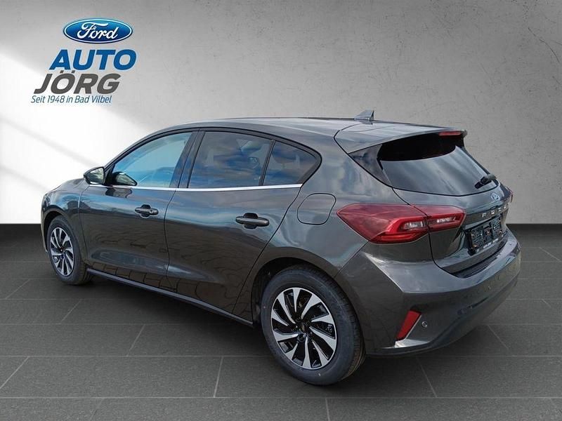 Neu Ford Focus Titanium 116 PS (85 kW) 2025 Metallic) (grau Limousine