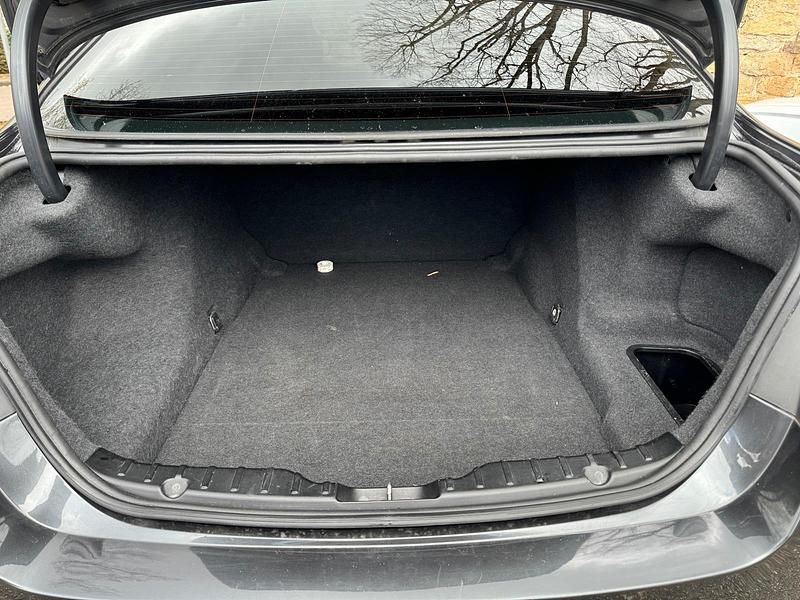 Schwarz Gebraucht 2011 BMW 520 Limousine | 9.700 € (Superpreis) - Bild 1/4