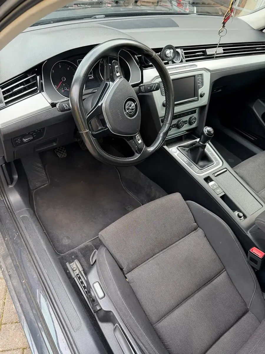 Gebraucht VW Passat 150 PS (110 kW) 2015 Grau Kombi