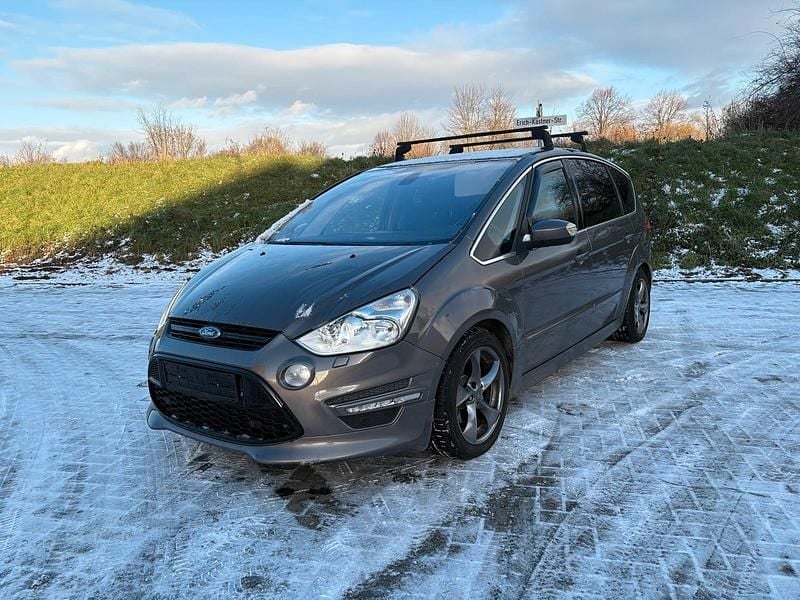 Braun Gebraucht 2012 Ford S-MAX S Van / Kleinbus | 6.500 € (Superpreis) - Bild 1/4