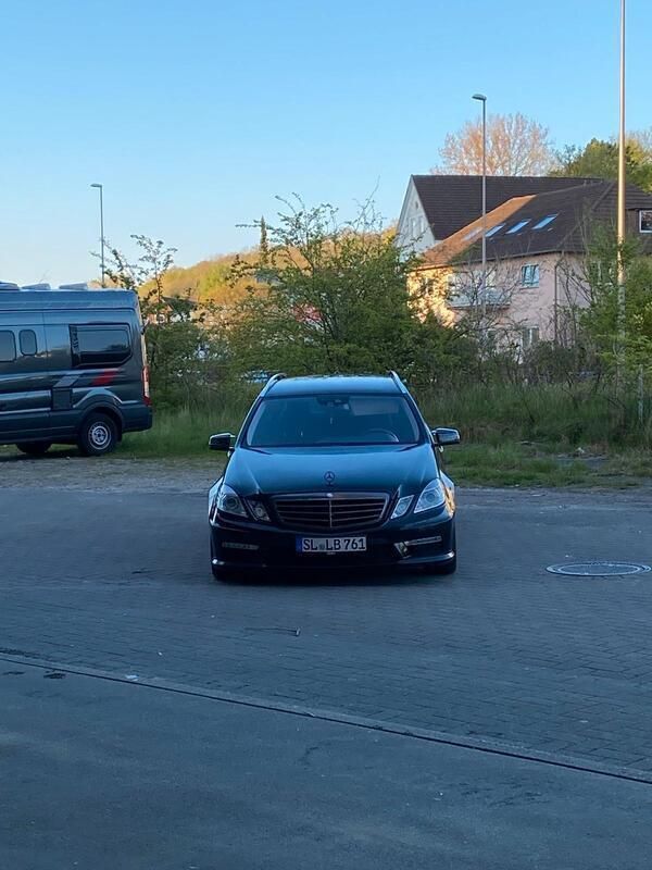 Schwarz Gebraucht 2009 Mercedes E350 AMG Kombi | 12.999 € - Bild 1/4