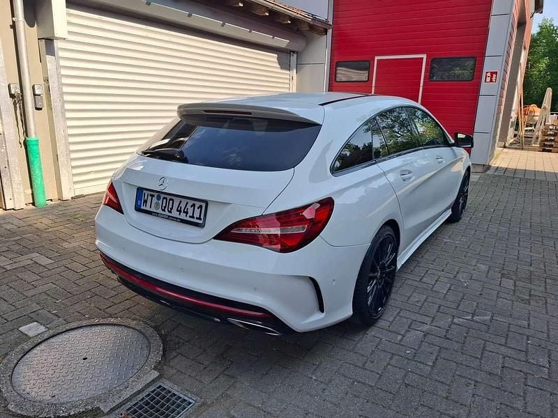 Weiß Gebraucht 2018 Mercedes CLA250 Shooting Brake AMG line Kombi | 24.800 € (Fairer Preis) - Bild 1/4