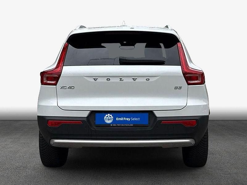 Gebraucht Volvo XC40 Core 163 PS (119 kW) 2024 Crystal weißperleffekt SUV