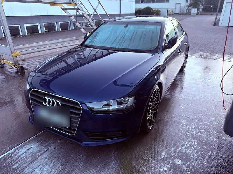 Blau Gebraucht 2012 Audi A4 Ambition Limousine | 9.000 € (Guter Preis) - Bild 1/4