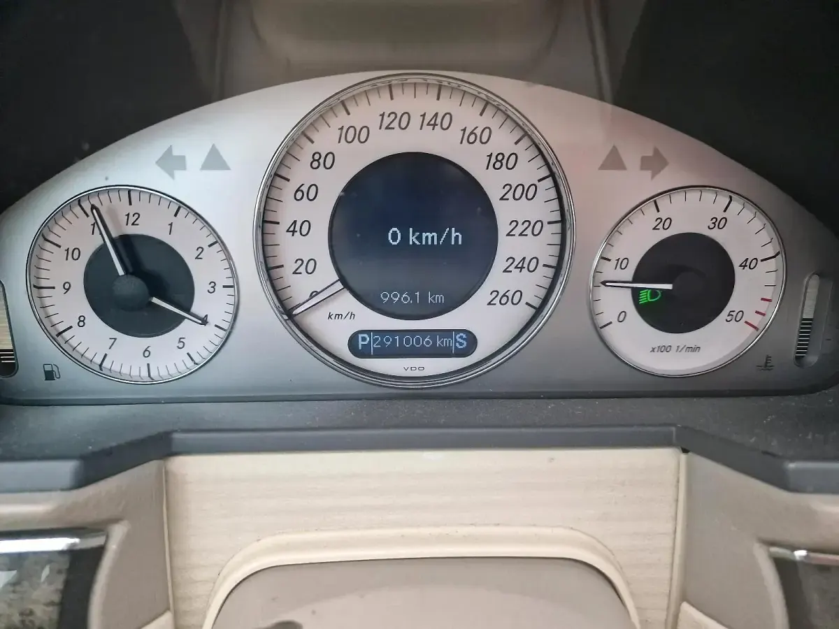 Gebraucht Mercedes E320 204 PS (150 kW) 2005 Gelb Limousine