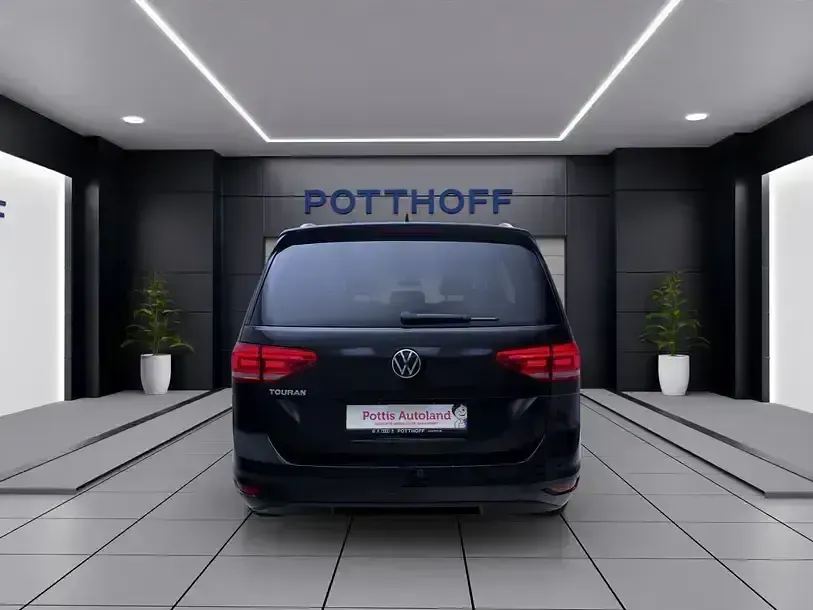 Gebraucht VW Touran Active 150 PS (110 kW) 2021 Deep black perleffekt Van / Kleinbus